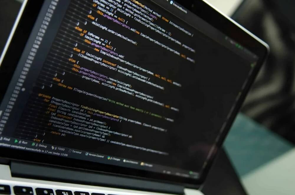 Плюсы и минусы профессии бэкенд-разработчика