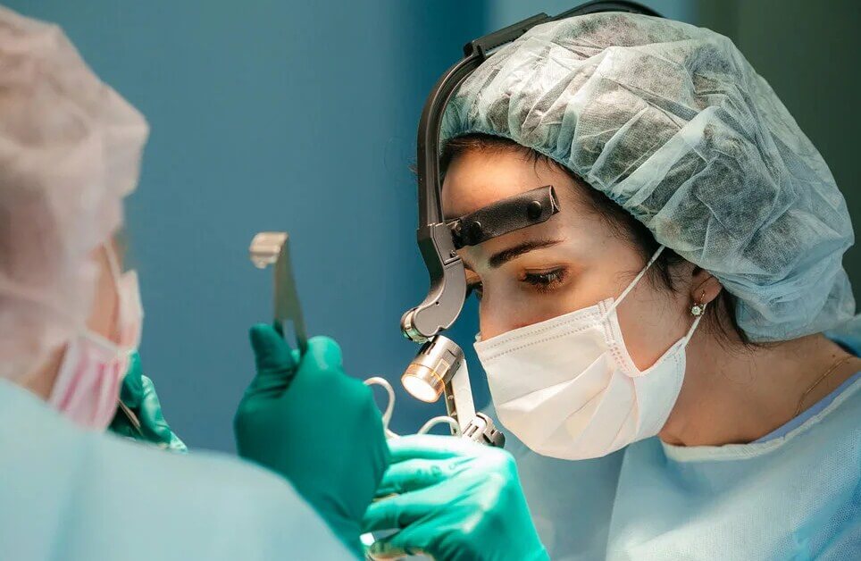 Кто такой пластический хирург