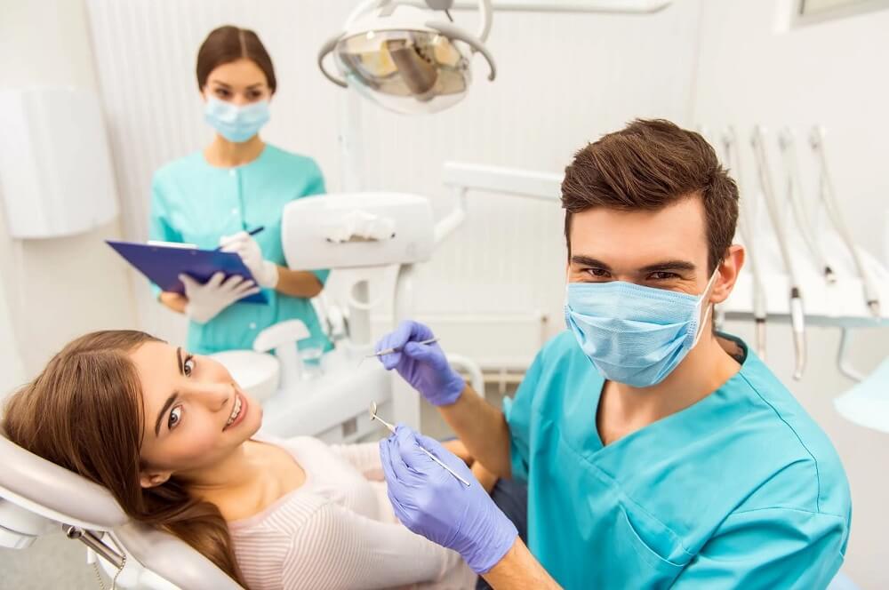 стоматолог