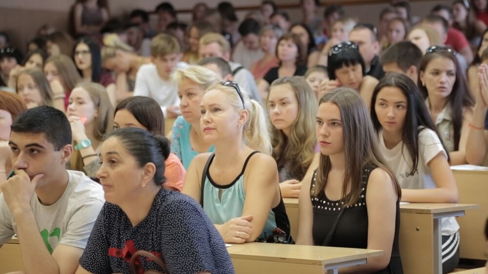 задать вопросы о вузе
